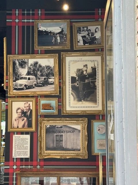 Pictures inside a restaurant, Savannah. If you can name the restaurant you win this epsiode of the LT Blog.