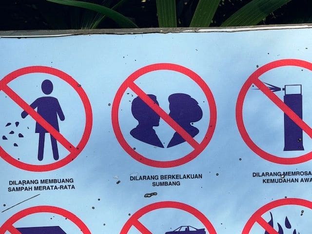 Dilarang Berkelaukuan Sumbang: Indecent behavior is prohibited