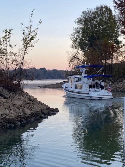 Leaving Clifton Marina, Clifton TN