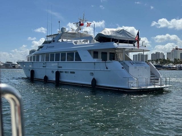 Liked the name of this yacht: Tie Breaker. It is for sale… Along the way from Biscayne Bay to Riviera Beach.