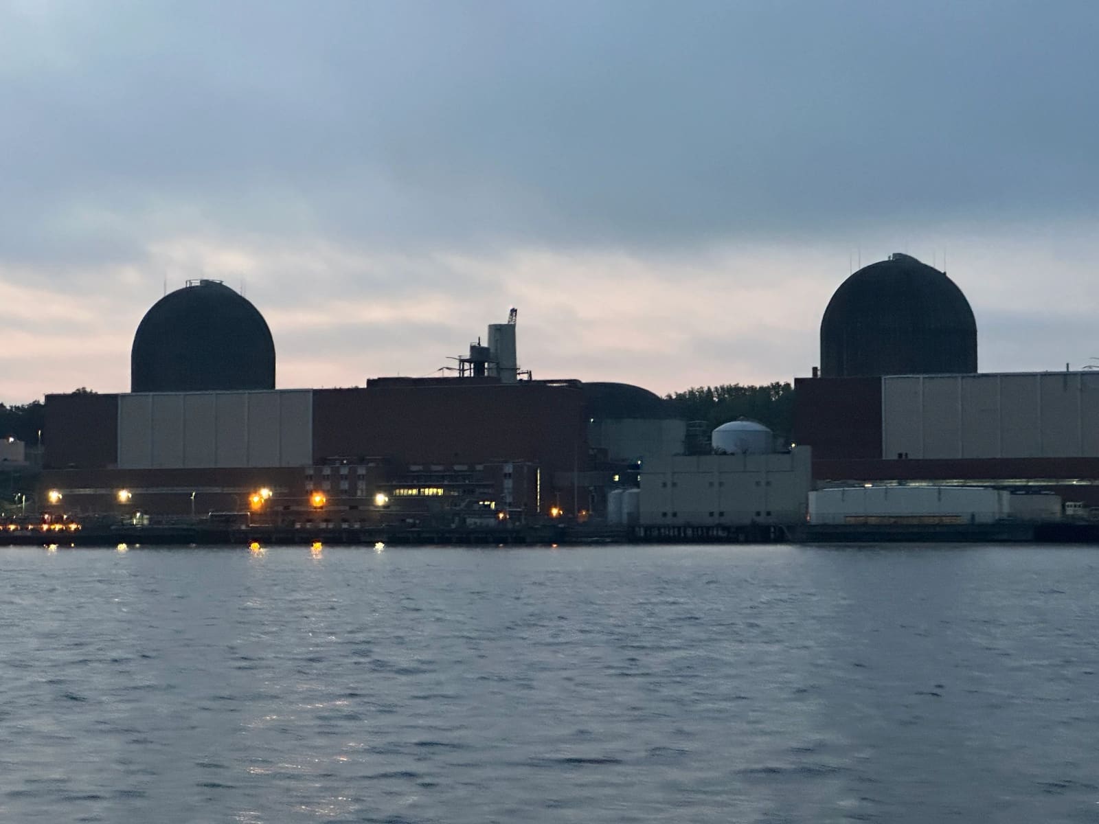 On the Hudson River, heading to Town of Waterford free wall