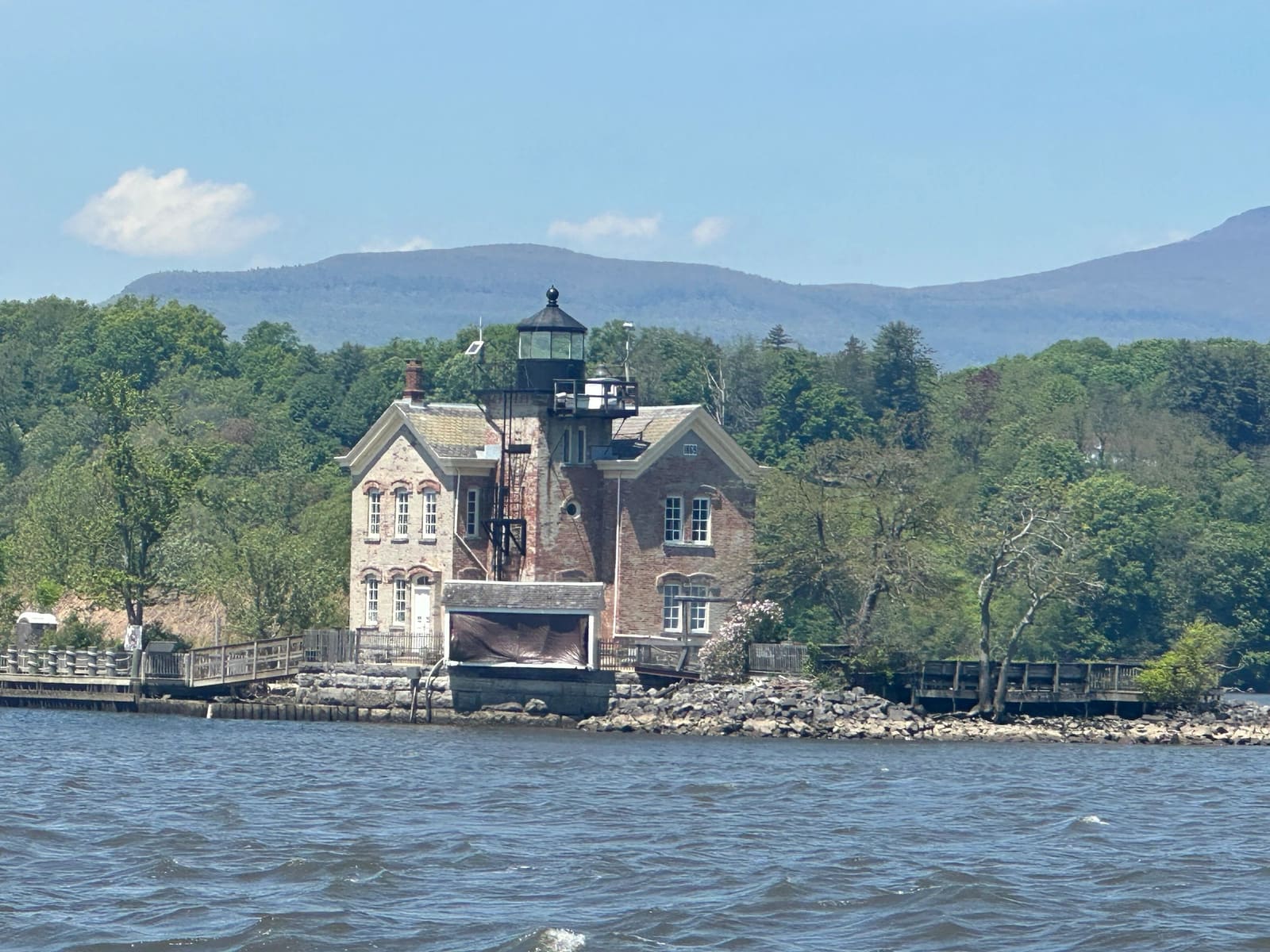 On the Hudson River, heading to Town of Waterford free wall