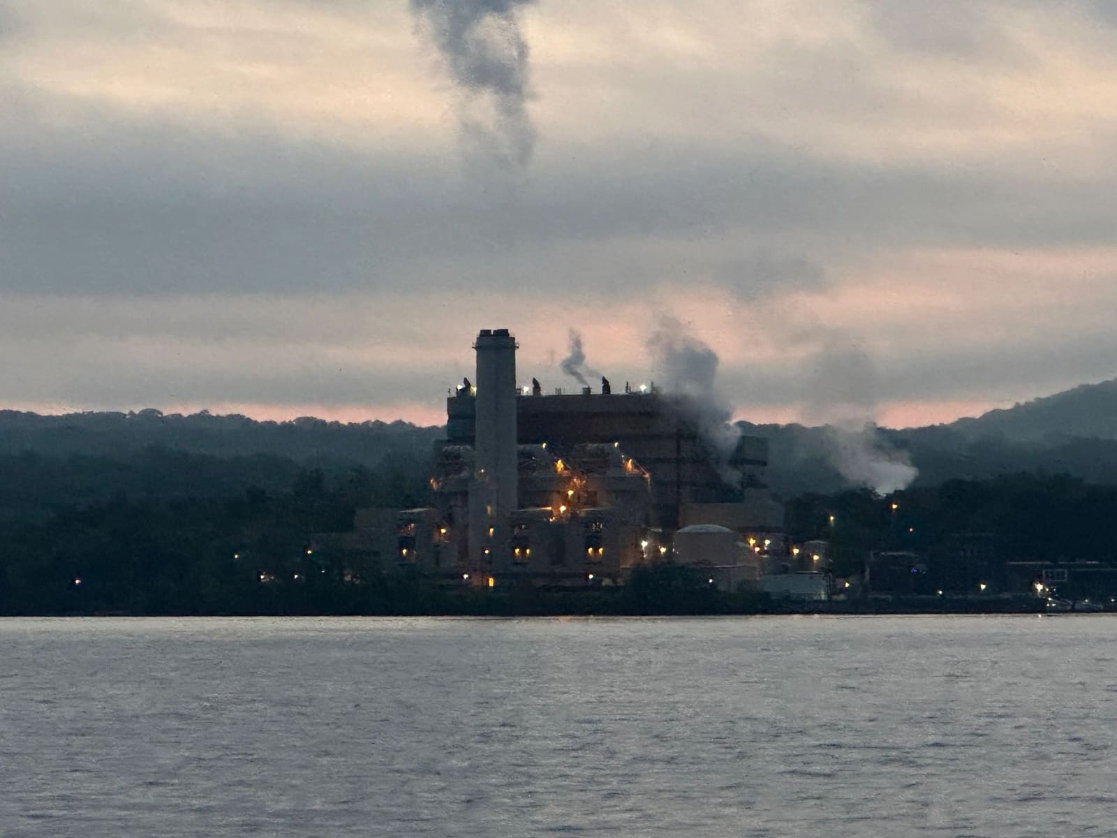 On the Hudson River, heading to Town of Waterford free wall